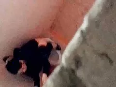 アジアの女の子が座って裸のトイレは山のleularする必要があります エッチ 動画 女子 向け